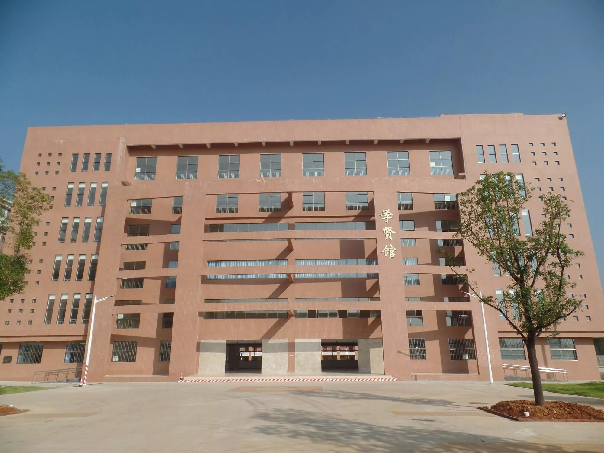 玉林市玉州区仁厚教育集中区（一期）项目—教学楼、2#综合楼、图书馆、大门、设备房、教师周转房及总平给排水工程