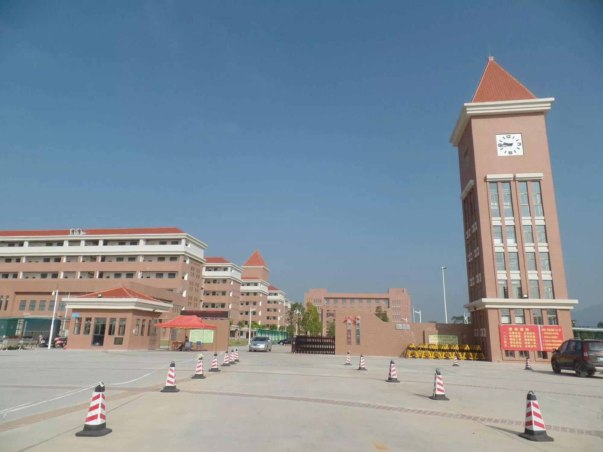 玉林市玉州区仁厚教育集中区（一期）项目—教学楼、2#综合楼、图书馆、大门、设备房、教师周转房及总平给排水工程